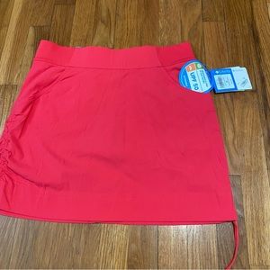NWT, Columbia skorts red,  size medium